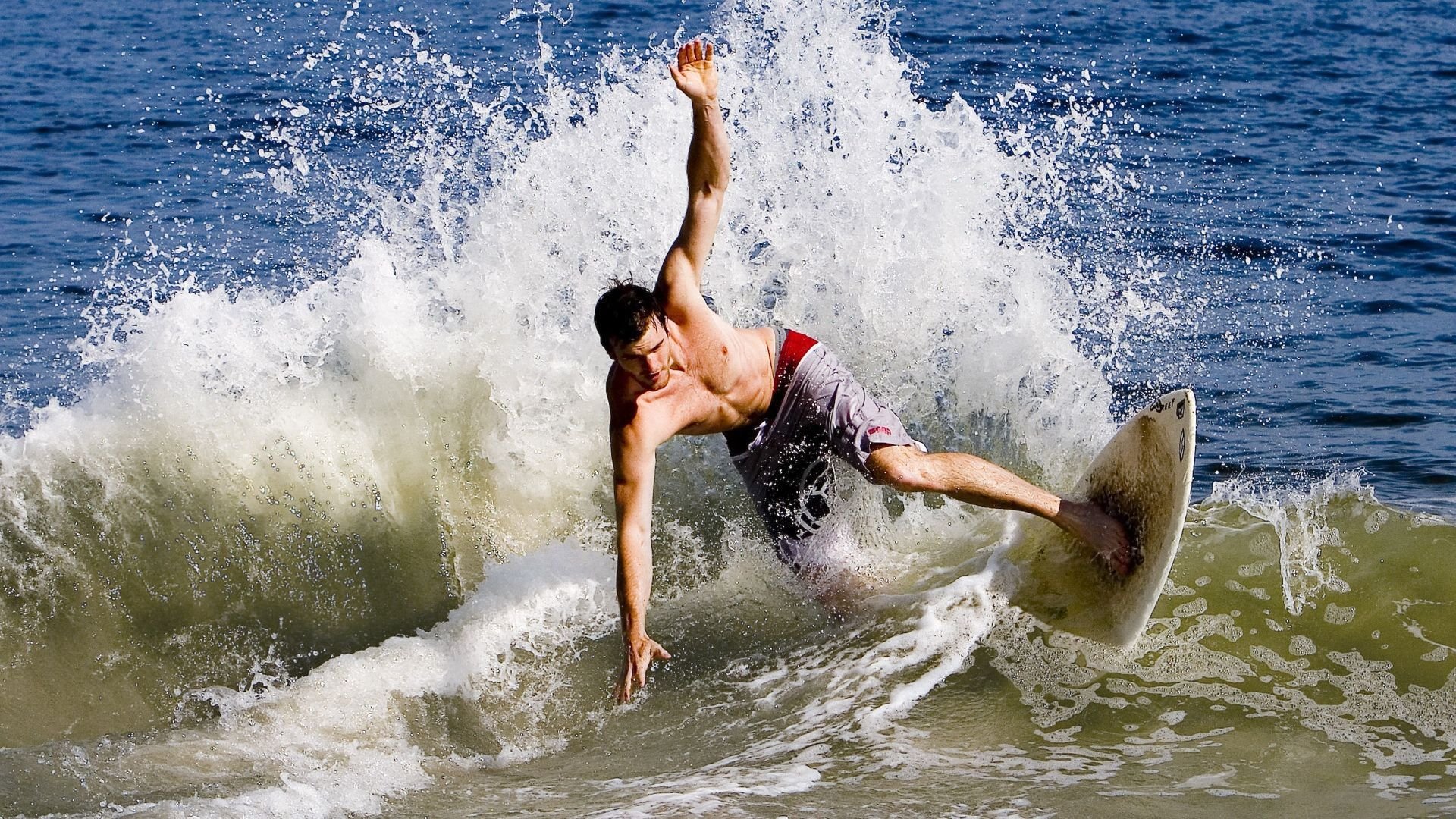 爱游戏登录-自由泳选手呼吸节奏调整有效，自由泳呼吸三个技巧
